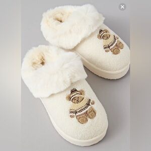 New American eagle Shearling Scuff Bear Slippers - women’s 7